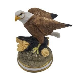 Americana Birds in Flight Collection Bald Eagle Porcelan Figurine Royal Heritage